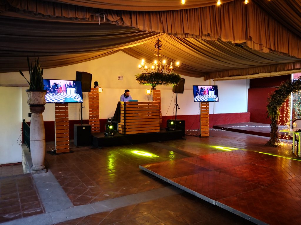 Montaje de sonido en madera